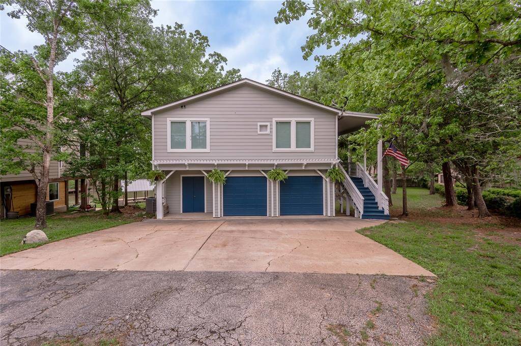 Beautiful fully furnished ready for you to call this home.