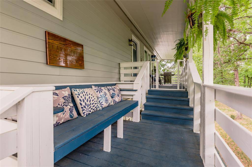 Built in bench on the deck.