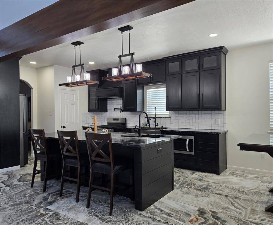 Secondary sink in the kitchen island