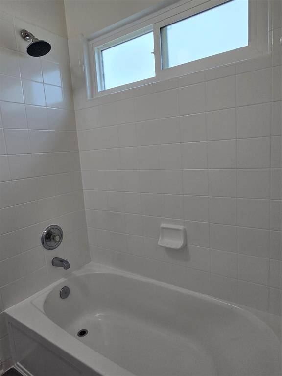 Third bath's shower with tub
