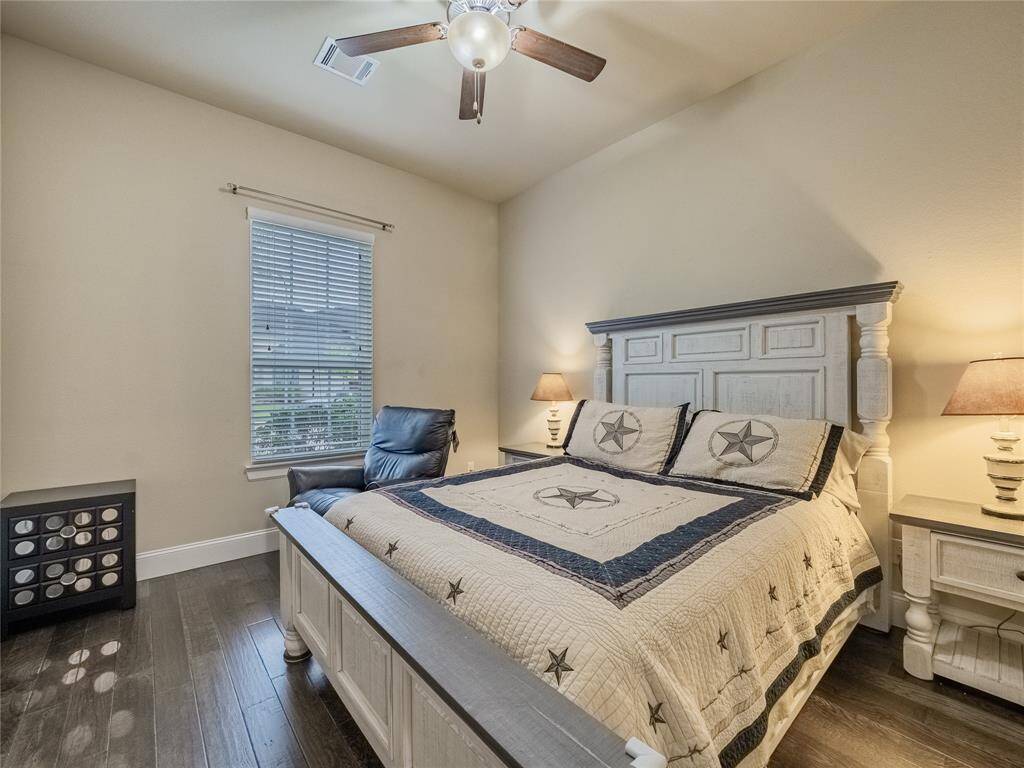 guest bedroom with bath adjacent to the en suite
