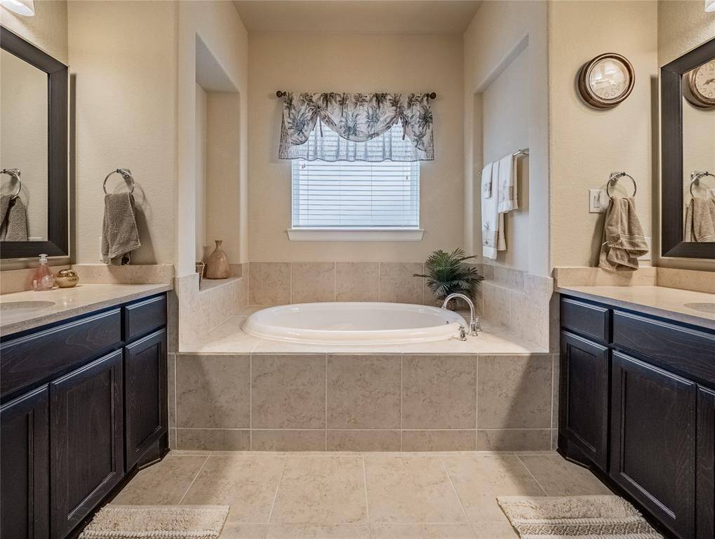 Primary bath has soaking tub, double vanities and walk in shower