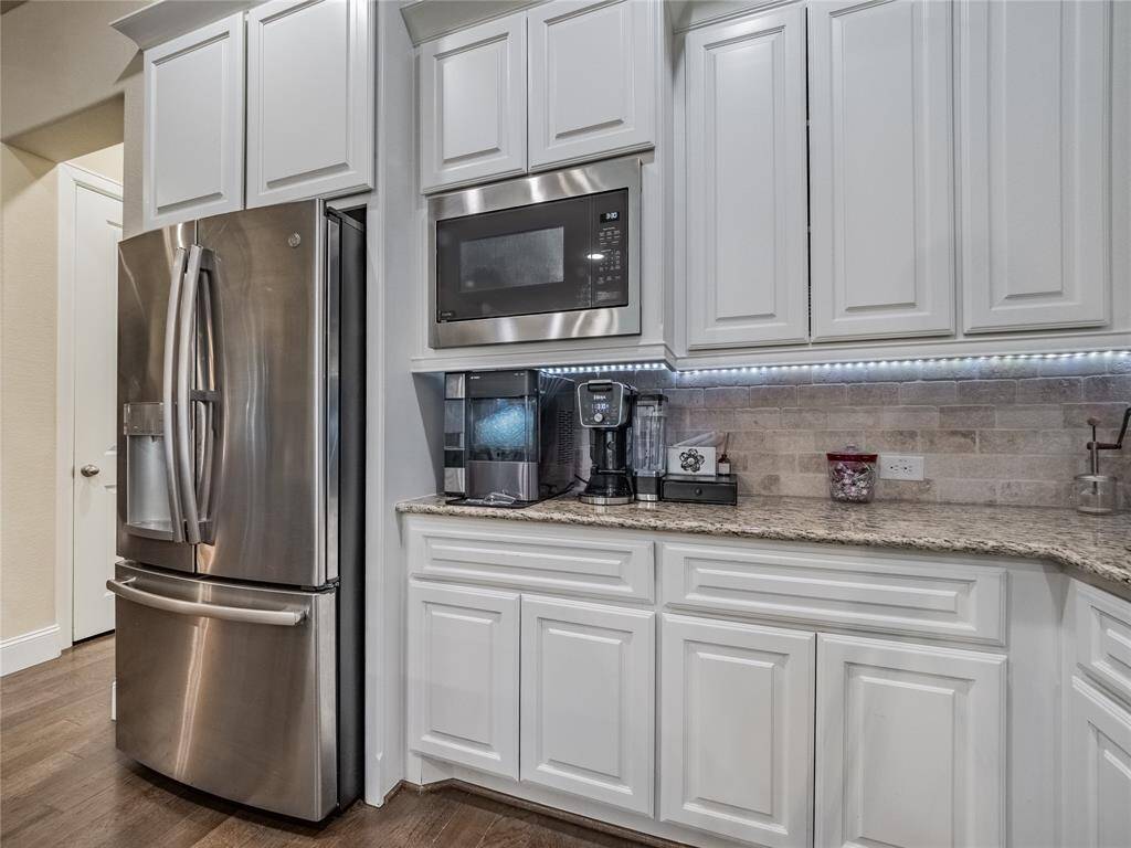 granite counter tops under counter lighting