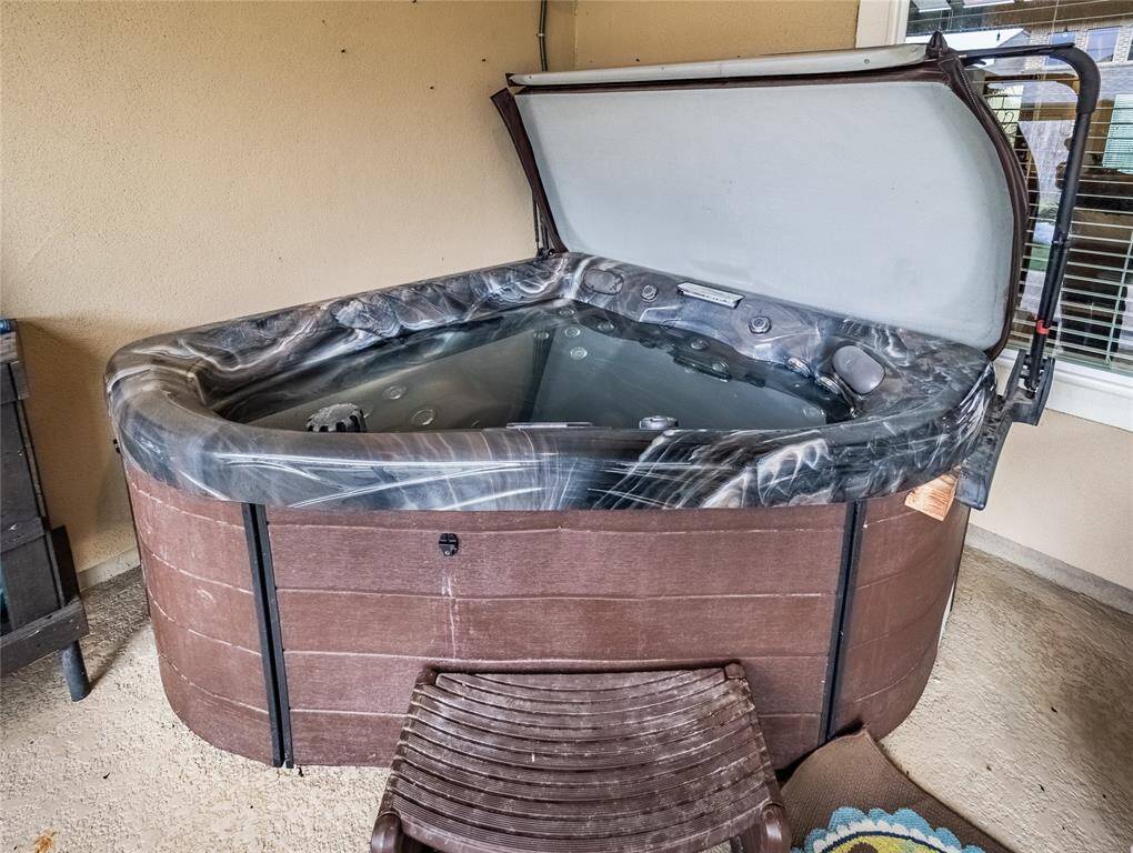 3 person hot tub stays with the home
