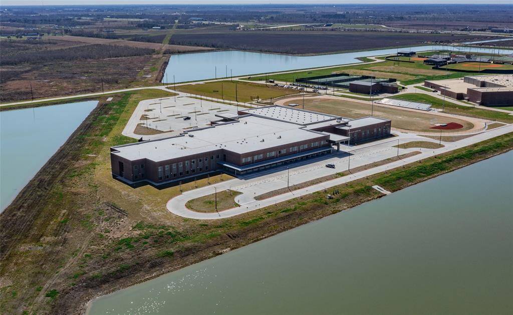 this is the new Iowa Colony Middle school