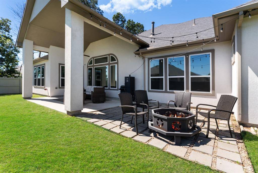 Enjoy outdoor entertaining at its finest!