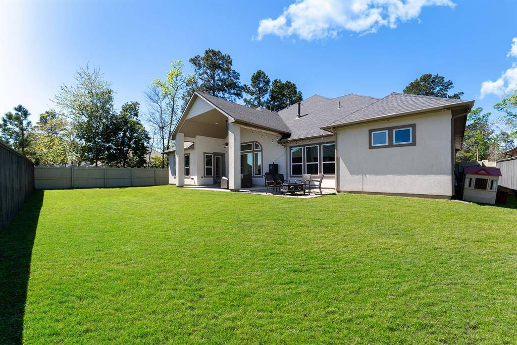 Spacious backyard with ample room to add a pool, plus a gas hookup ready for a summer kitchen—perfect for all your outdoor entertaining needs! Don't miss out on this one!