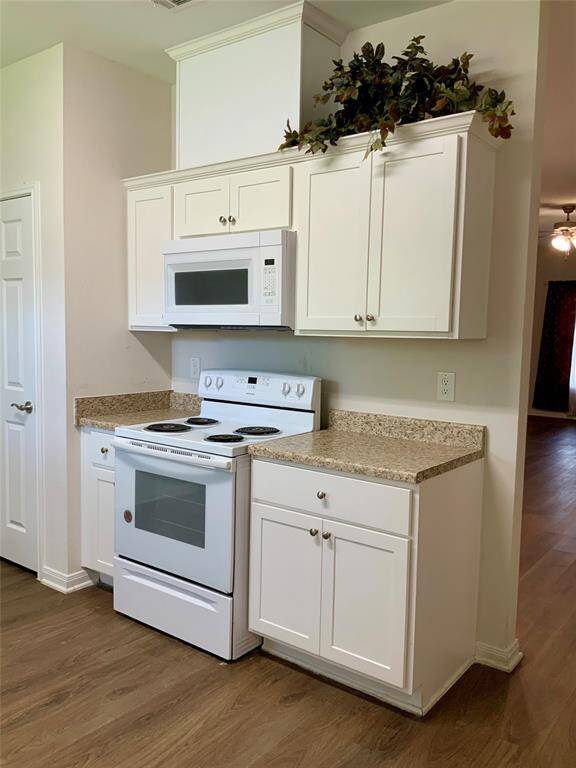 Very nice and cozy kitchen