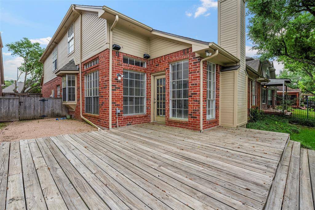 This deck provides a great entertainment space to host that summer gathering with family and friends.