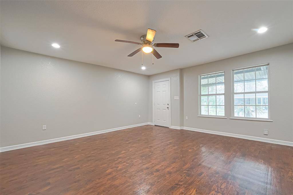 Family Room/ Living Room