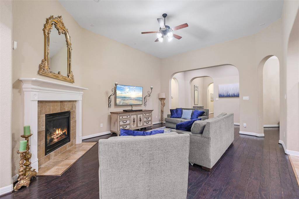 Spacious yet intimate—this living room offers plenty of room to relax, entertain, or binge your favorite shows. It’s all part of a thoughtfully designed layout that connects seamlessly with the rest of the home.