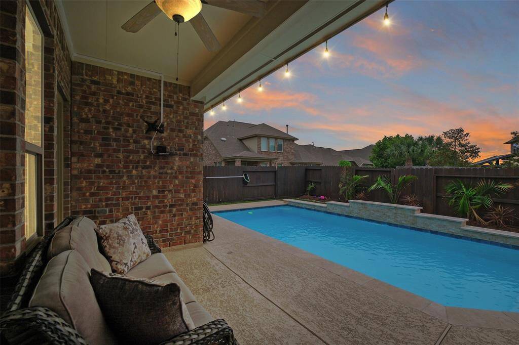 Yes, that’s a swivel TV mount on the patio wall—watch the big game or a late-night movie from the pool. It’s backyard goals, achieved.