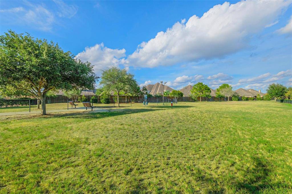 Lakes of Bella Terra is enjoyed by people and pet's alike. This private neighborhood dog park is a 3 minute walk from your front door!