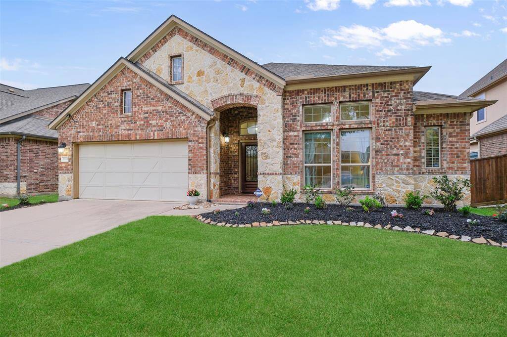 Fresh landscaping, clean lines, and a welcoming front porch—this home offers the perfect blend of beauty and function, all on a quiet street in a coveted master-planned community.
