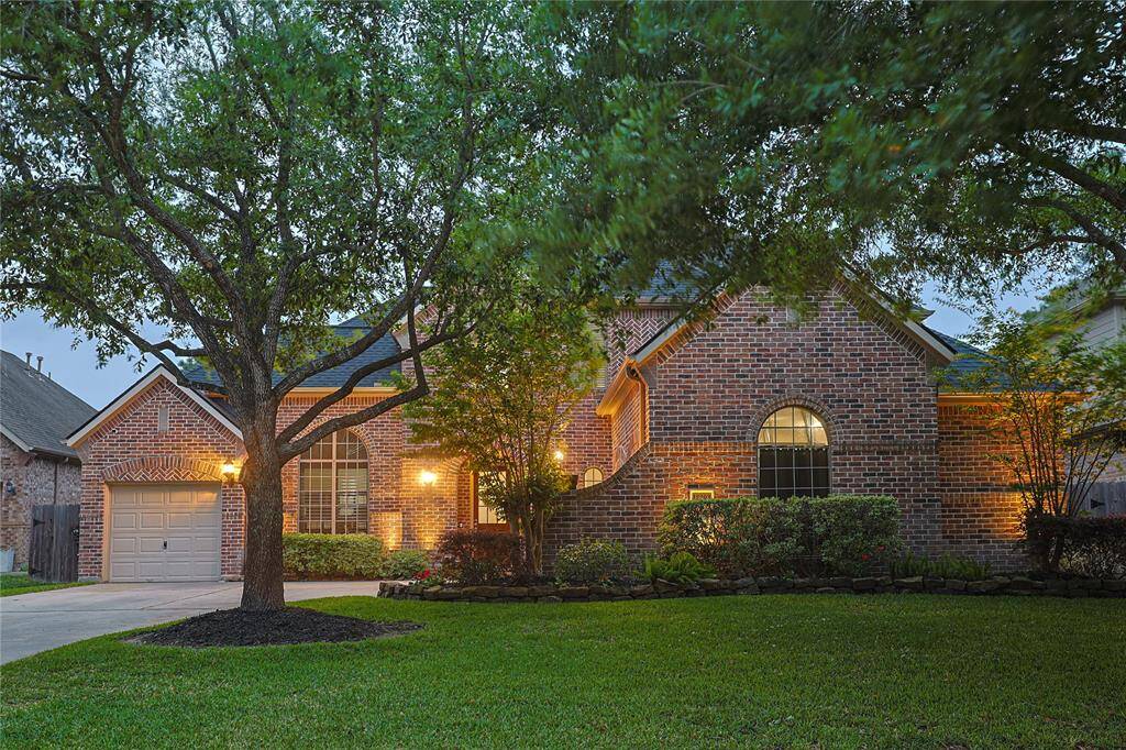 Stately 5 bedroom home with new roof located in master planned community of Eagle Springs