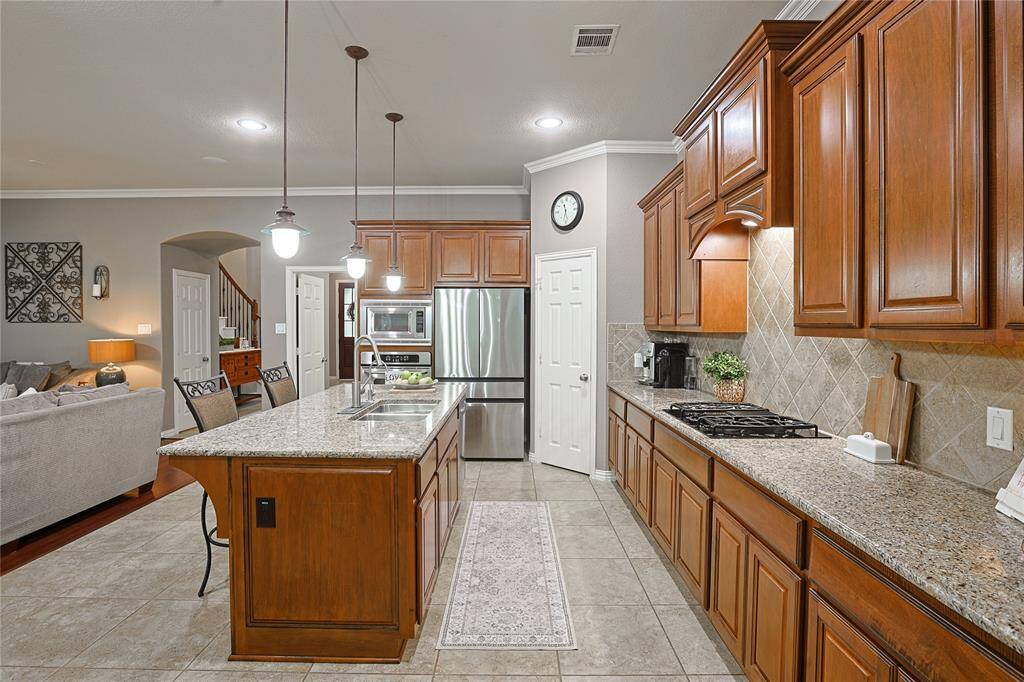 Plenty of storage space, corner pantry and also highlighted with crown molding