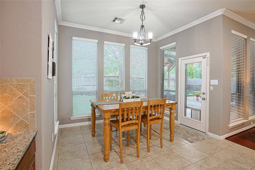 Dining area/breakfast with access to backyard