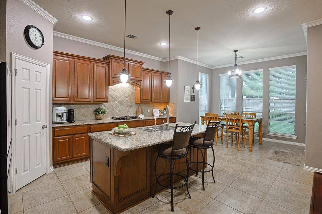 Kitchen meant for home cooking! Gather every one around with room to spare