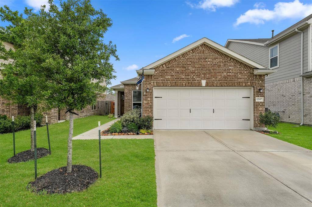 Welcome home to 12547 Newcastle Park Ln., in the quiet neighborhood of Lakewood Pines.