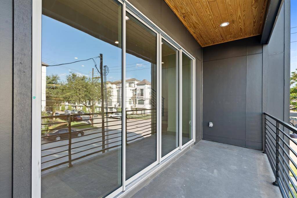 16' sliding glass door leading out to balcony off of the living area