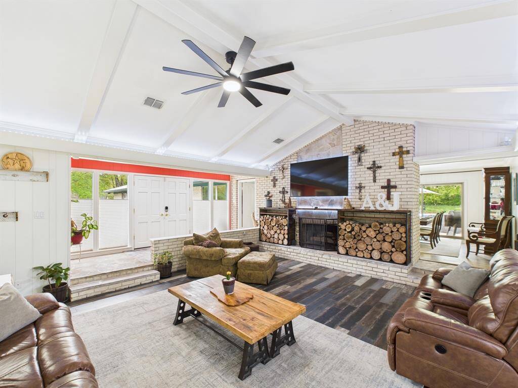 This room could be used so many different ways.