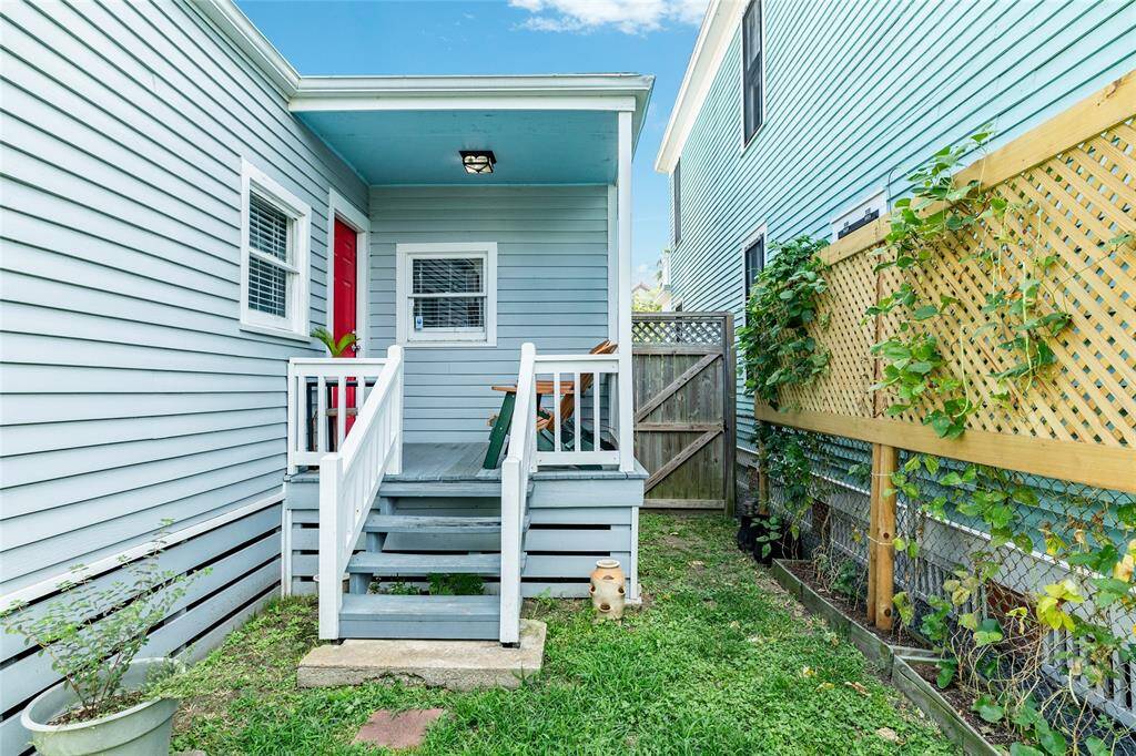 Covered back porch.