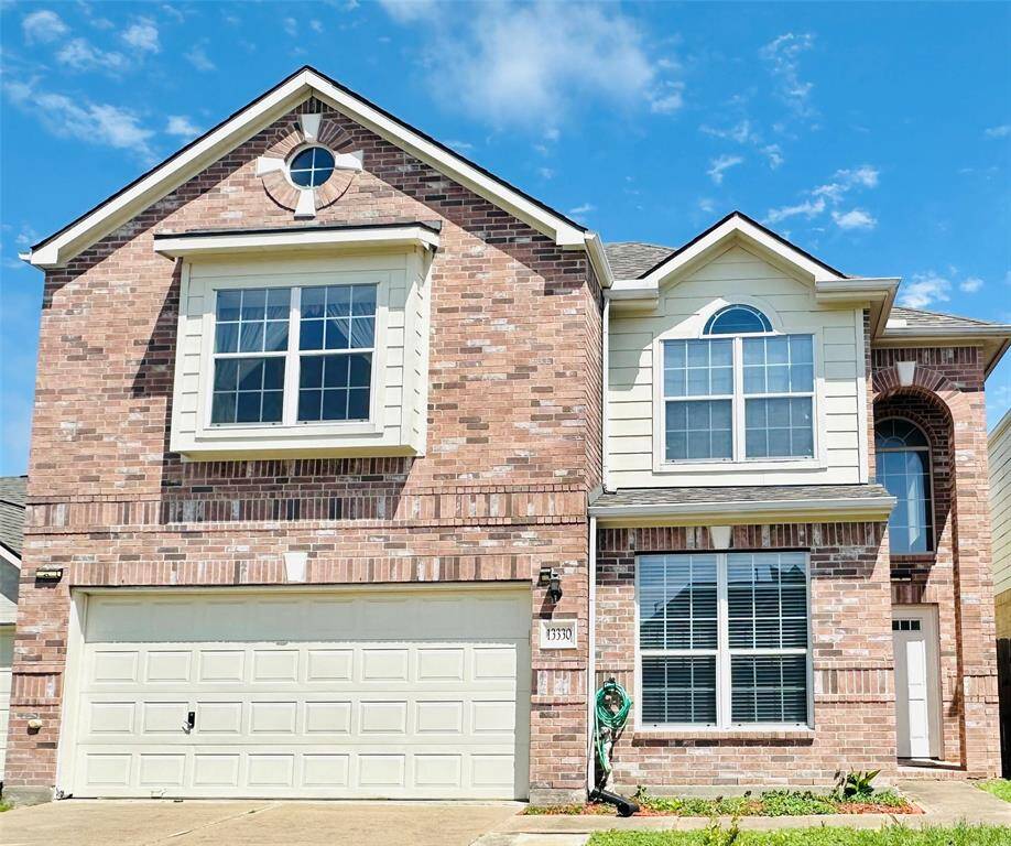 Welcome to 13330 Vineyard falls in the gated community Beechnut Landing