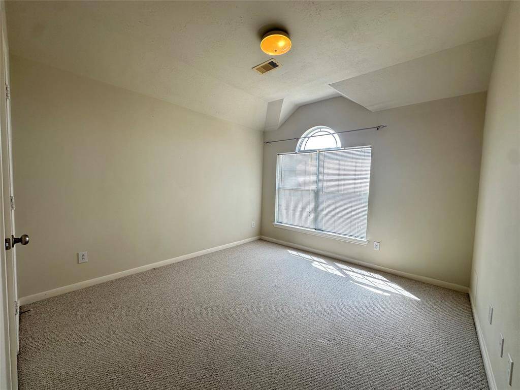 3rd guest bedroom upstaitrs