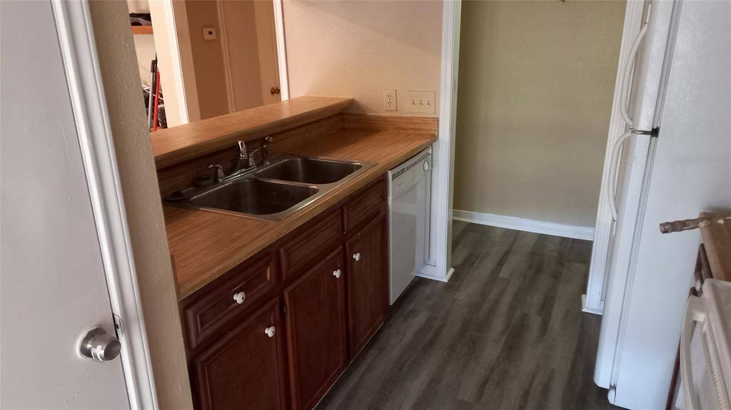 Full size pantry and breakfast bar.