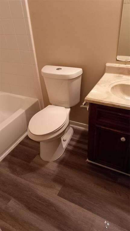 Secondary bath with tub/shower