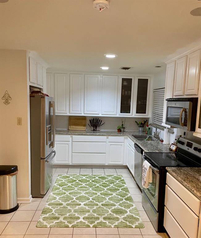Stylish kitchen with spacious breakfast area.