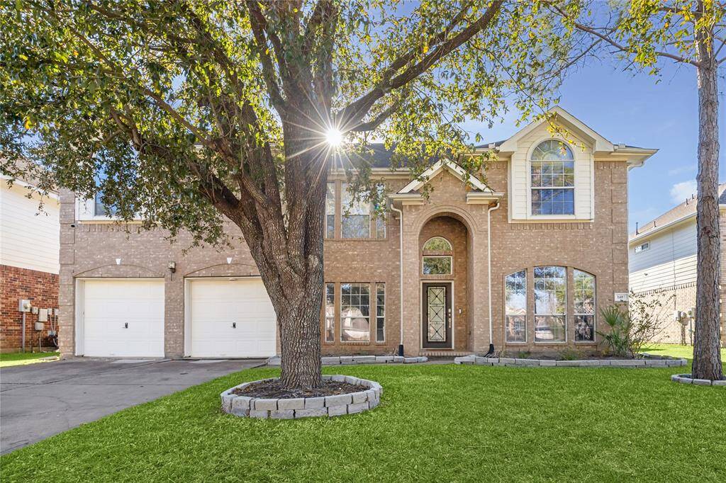 Exterior/Garage