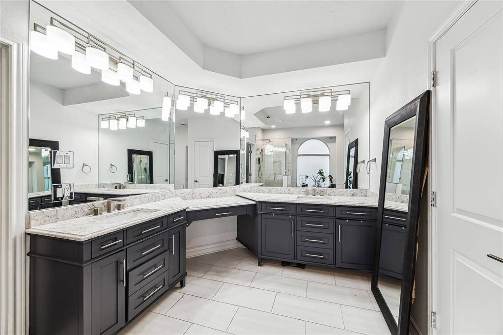 Primary Bathroom with Shower & Tub