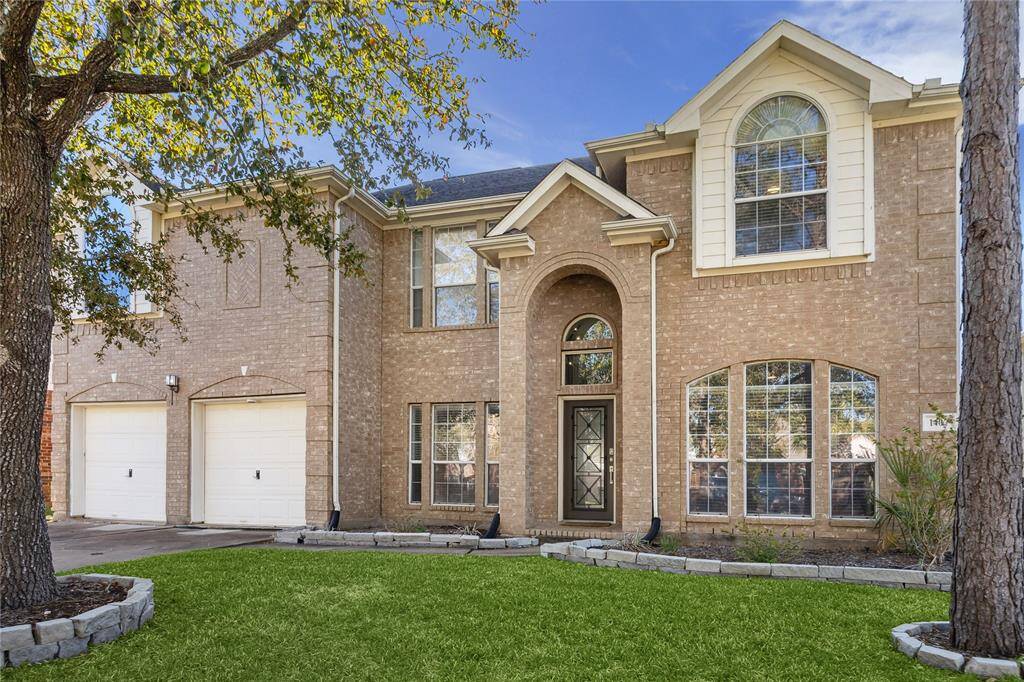 Exterior/Garage