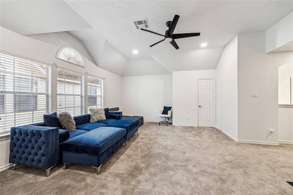 Upstairs Living Room/ Gameroom