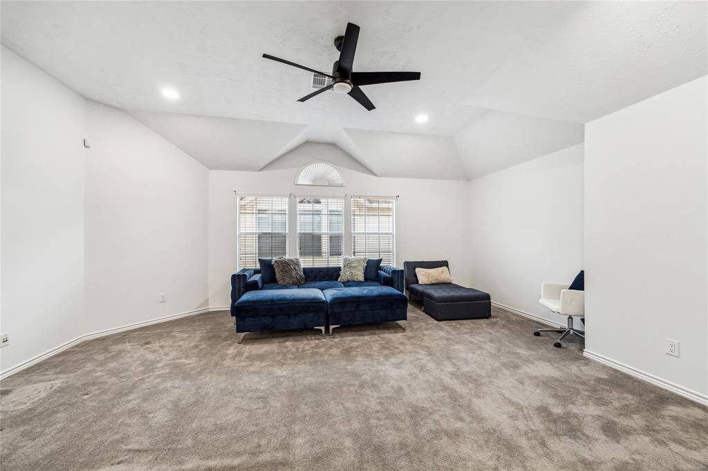 Upstairs Living Room/ Gameroom