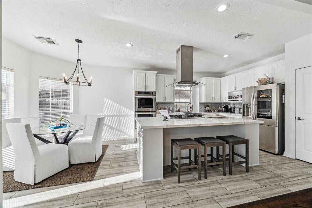 Kitchen & Breakfast Nook