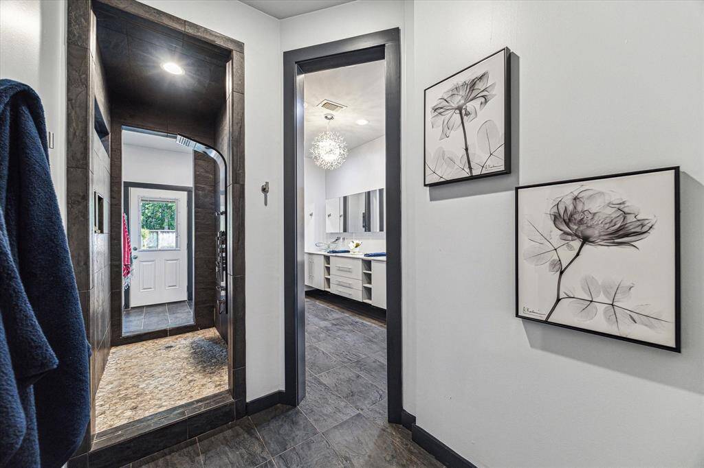 A view of the walk through shower!