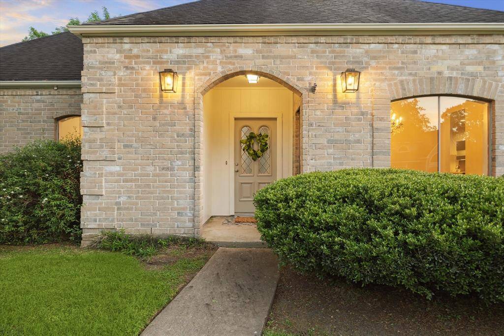 A warm and welcoming entry