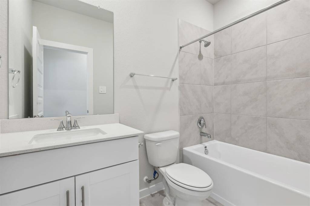 Photo is not of the actual home but is an inspirational photo of builder’s model home and may depict options, furnishings, and/or decorator features that are not included.