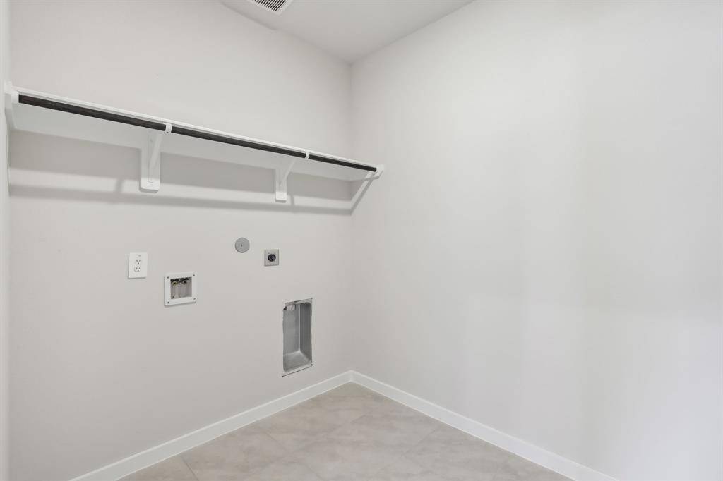 Photo is not of the actual home but is an inspirational photo of builder’s model home and may depict options, furnishings, and/or decorator features that are not included.