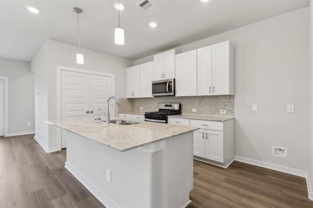 Photo is not of the actual home but is an inspirational photo of builder’s model home and may depict options, furnishings, and/or decorator features that are not included.