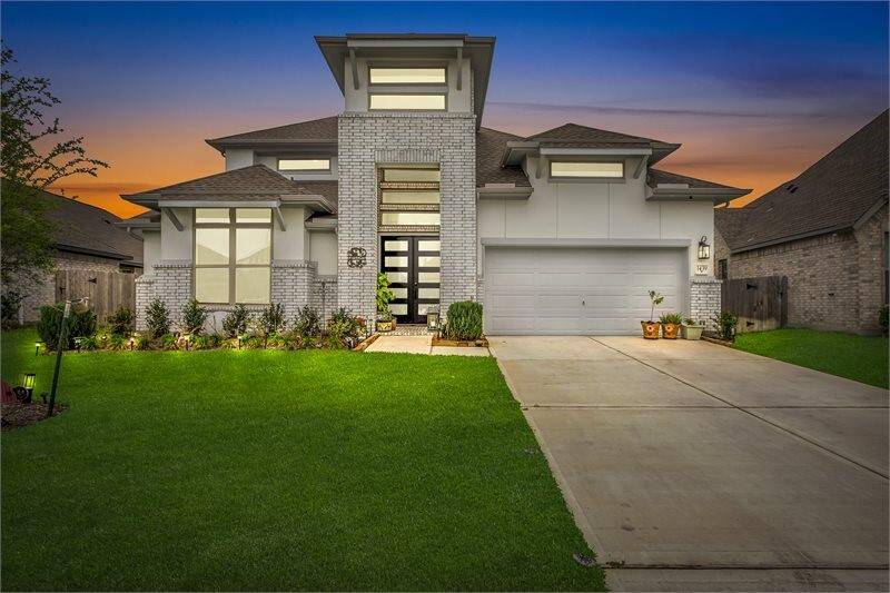 Gorgeous modern exterior!
