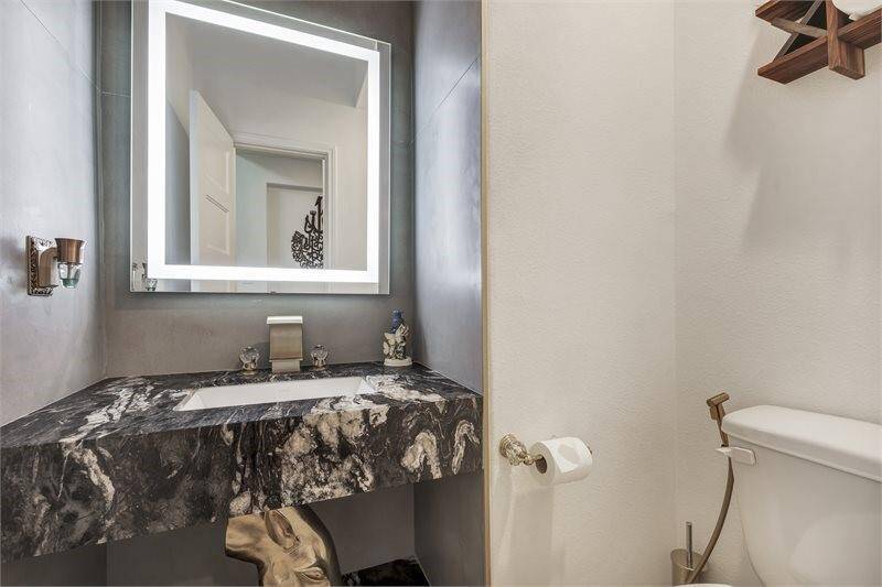 Powder bath.