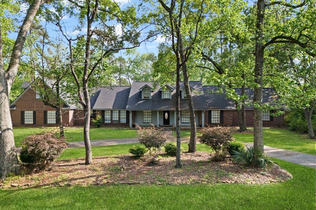 Welcome to Forest Cove in Kingwood.