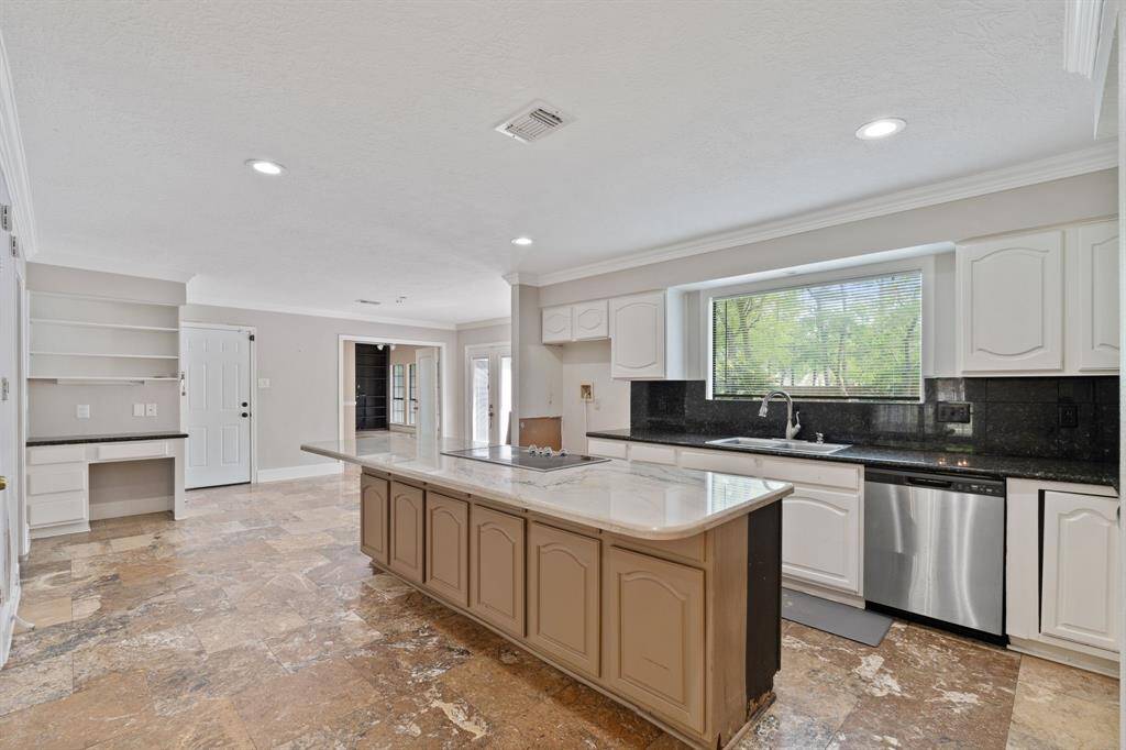 Plenty of room in the kitchen to move, mingle, and make your favorite dish.
