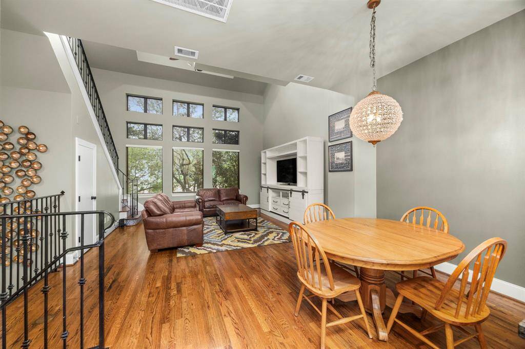 Townhome in the heart of the city! Off quiet street with great off street park and garage parking!