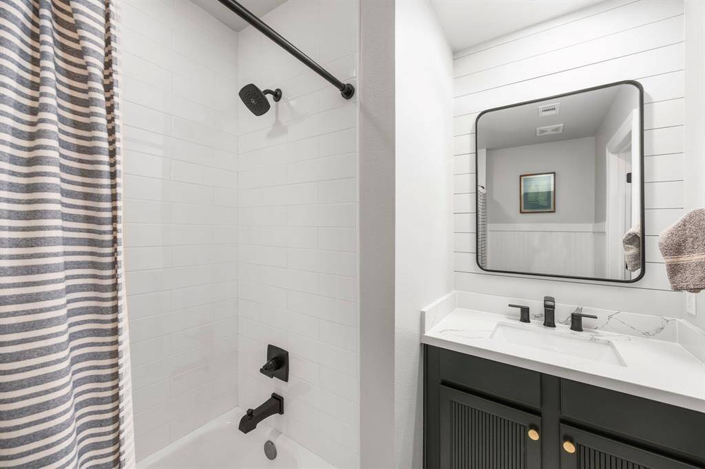 Updated bathroom on the 1st floor