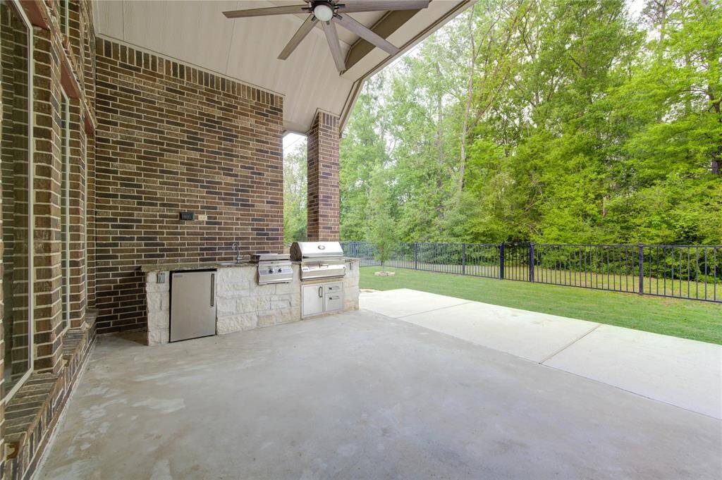 Outdoor kitchen