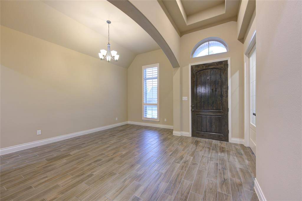 Entryway/dining room